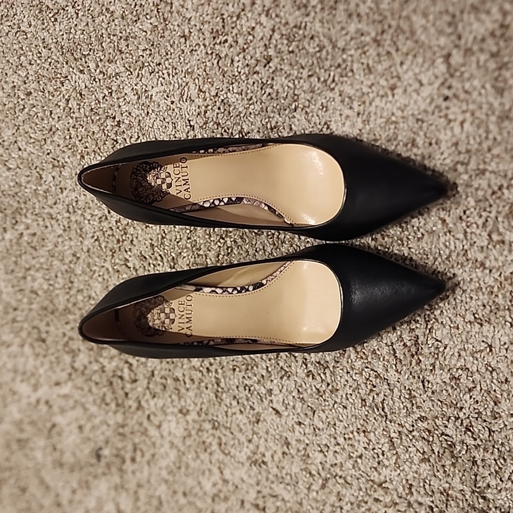 NWOT Vince Camuto Black Size 8 Heels